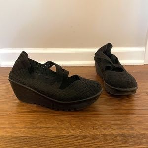 Bernie Mev. Black Woven Women's Comfort Shoes size 8.5